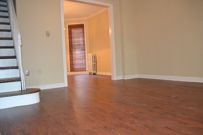 Foto del edificio - 5755 Larchwood Ave
