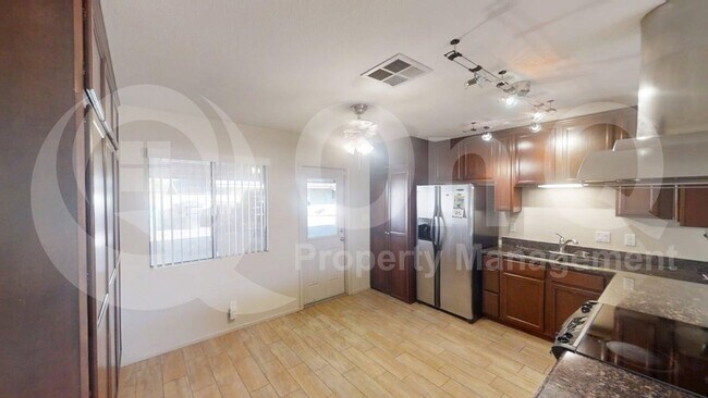 Foto del edificio - 2525 S College Ave