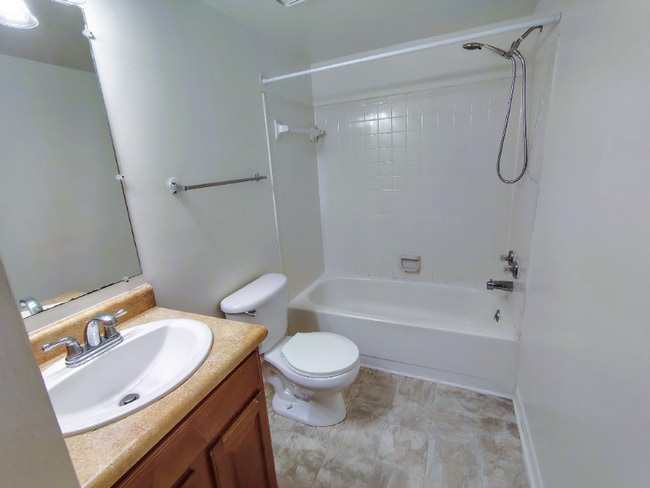 Foto del edificio - 600 Reusens Rd