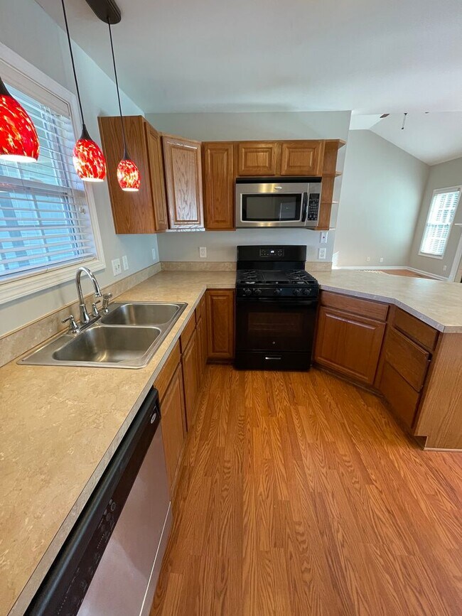 Building Photo - 122 Saddle Creek Cir