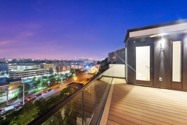 Foto del edificio - 8824 Churchill Rd
