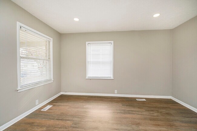 Building Photo - 4414 Kingsley Dr