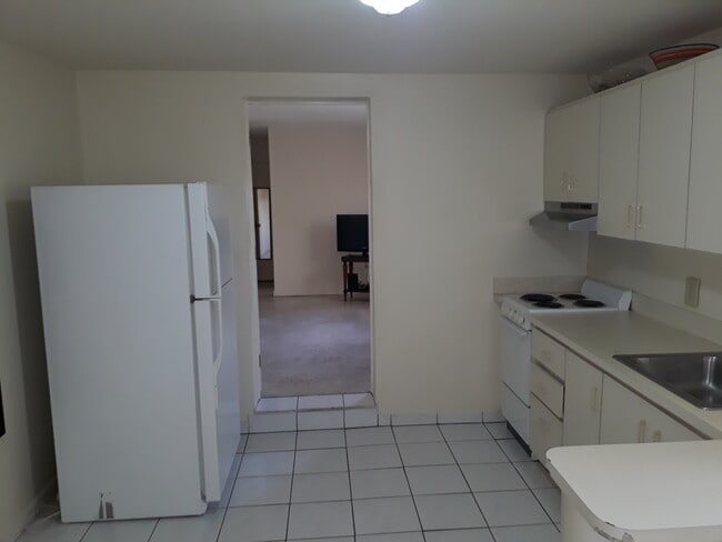 Building Photo - 760 Tamiami Canal Rd