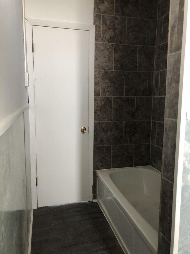 Foto del edificio - 974 W 5th St