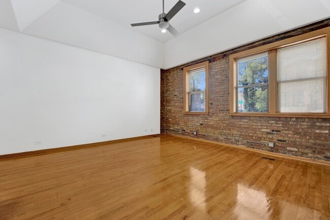 Foto del edificio - 2859 S Lowe Ave