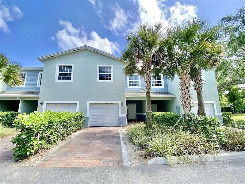 Primary Photo - 1060 Crystal Way