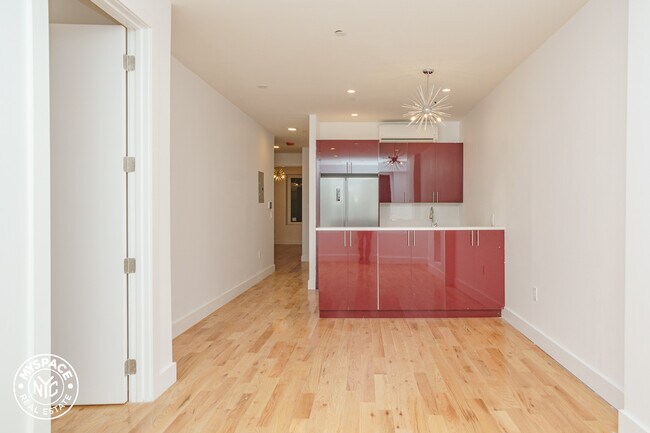 Foto del edificio - 472 Gates Ave