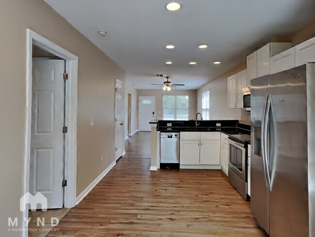 Foto del edificio - 3217 Spooner Dr
