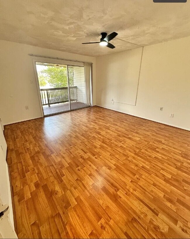 Foto del edificio - Beautifully Renovated 2-Bedroom, 1.5-Bathroom Townhouse in North St. Petersburg