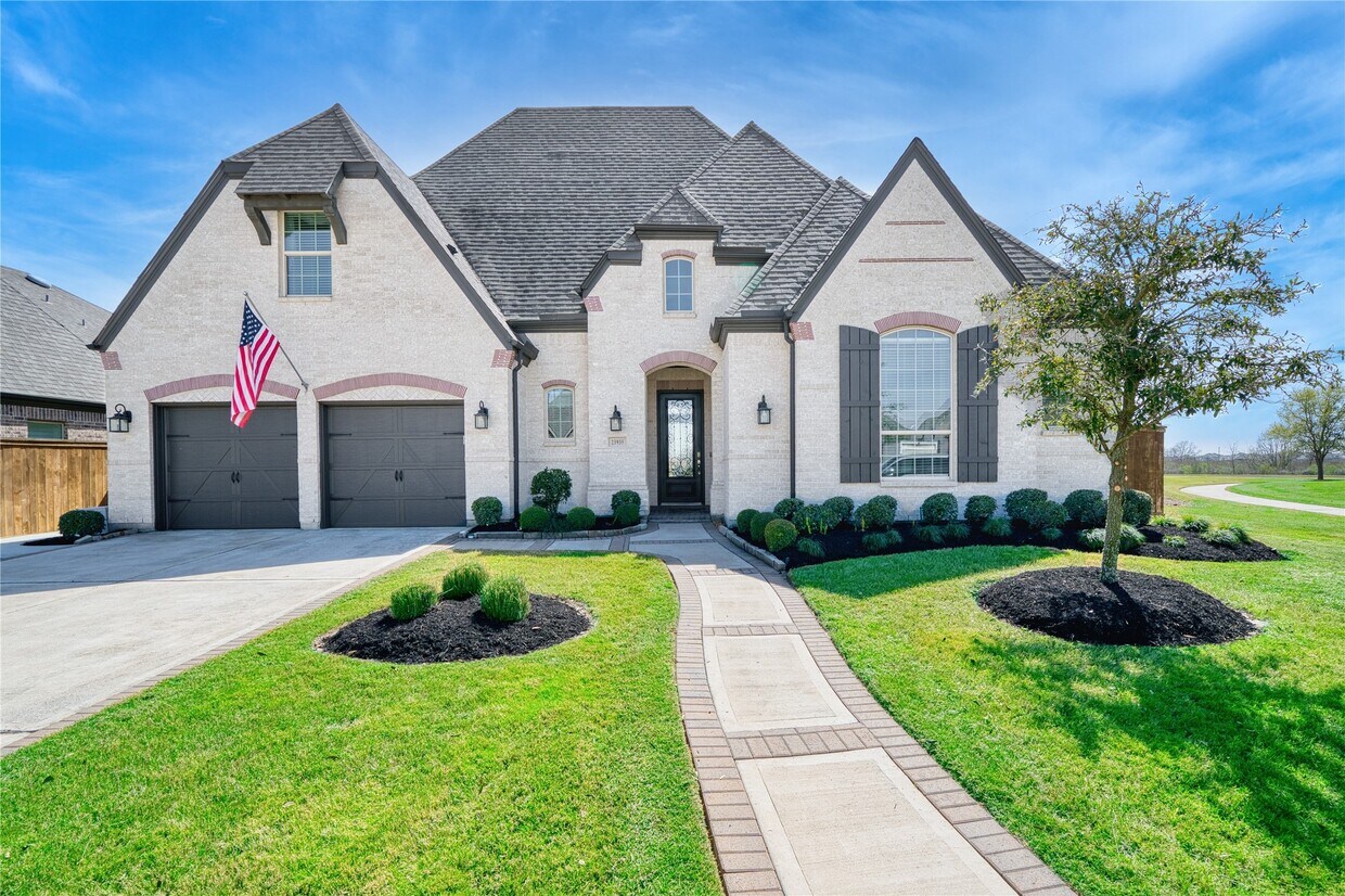 Foto principal - 23935 Birchwood Lake Ln
