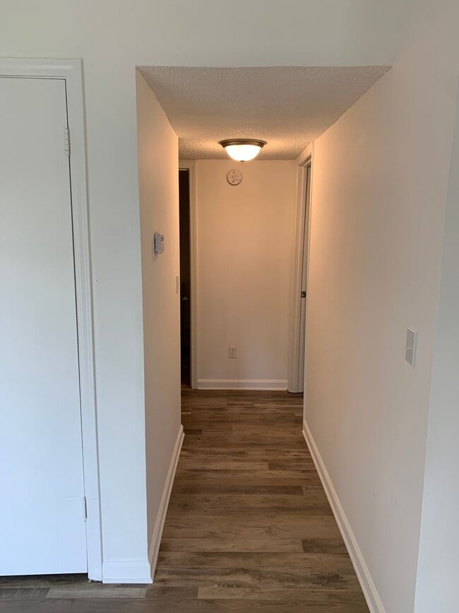 Building Photo - 4029 Hawthorne Cir