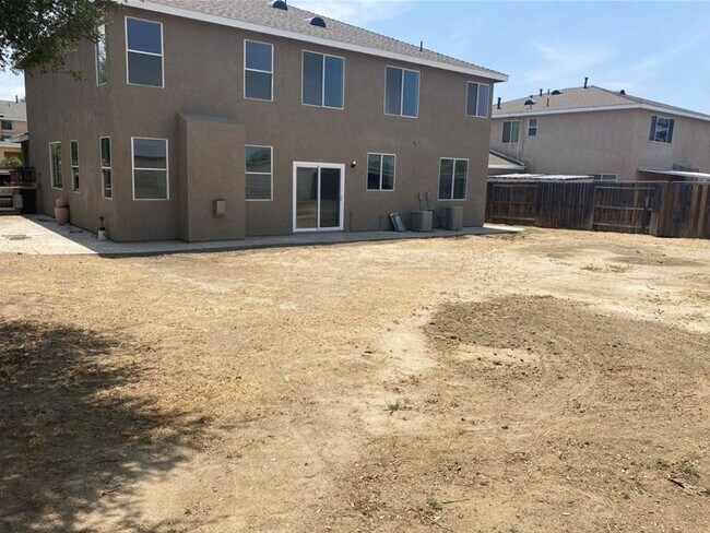 Building Photo - 5 Bedroom Single Family Home in Hemet