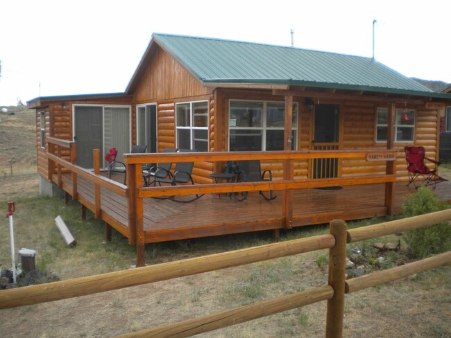 Cabin Deck - 160 Cove Dr