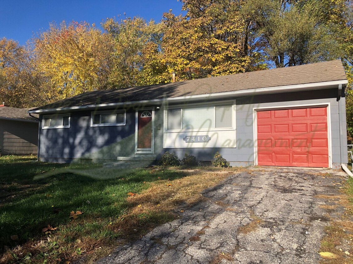 Primary Photo - RANCH STYLE HOME!!!