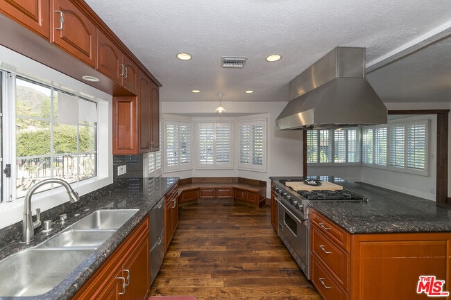 Foto del edificio - 2829 Markridge Rd