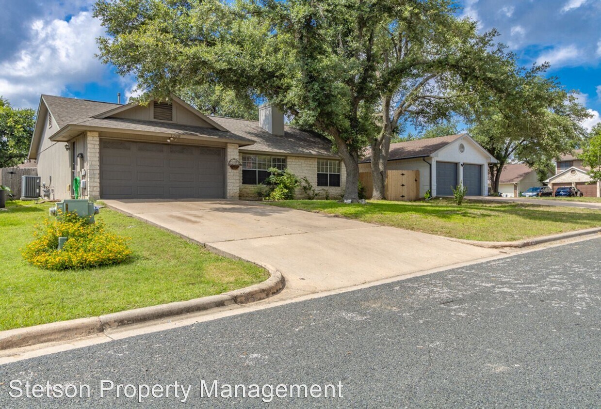 Foto principal - 3 br, 1 bath House - 1708 Yucca Lane