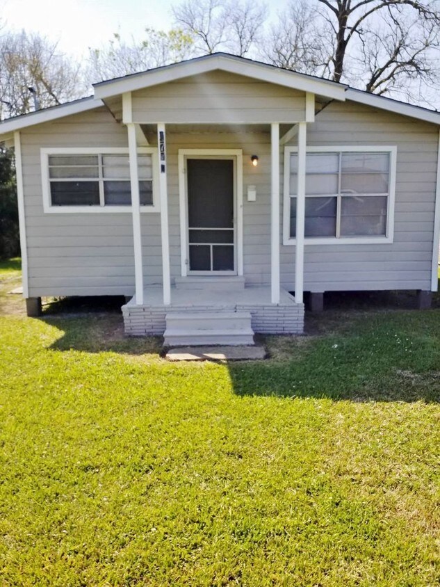 Foto principal - MOVE IN PENDING 1785 Harriot St.