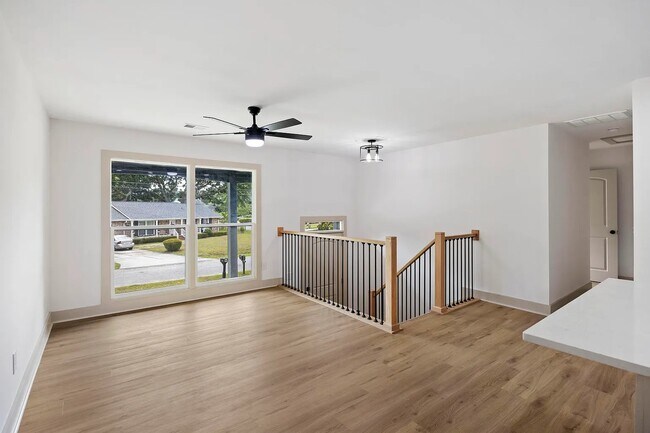 Building Photo - 1411 Westway Dr