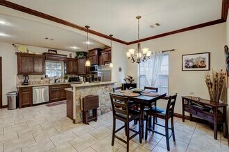 Building Photo - 901 Franconia Dr