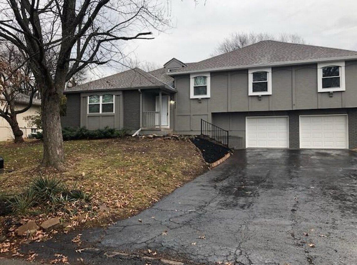 Primary Photo - 403 SE Melody Ln