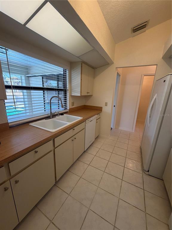 Foto del edificio - 1612 Blue Lake Cir