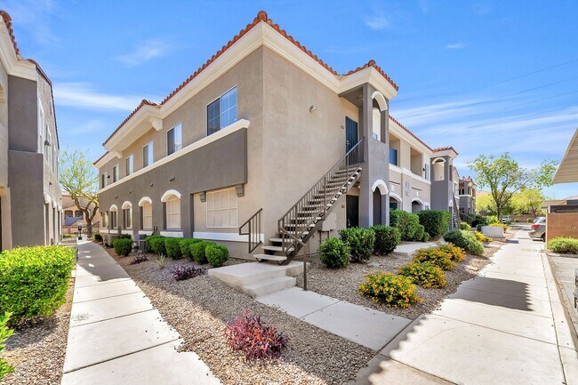Foto del edificio - Spacious single-level, first-floor unit featuring 3 bedrooms and 2 bathrooms.
