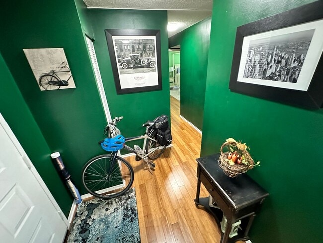 Building Photo - Stunning 2-bedroom, 2-bathroom condo. Span...