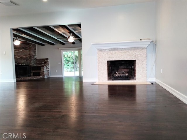 Building Photo - 825 Crestfield Dr