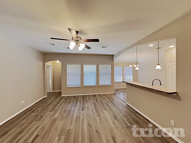 Building Photo - 525 Beechgrove Terrace