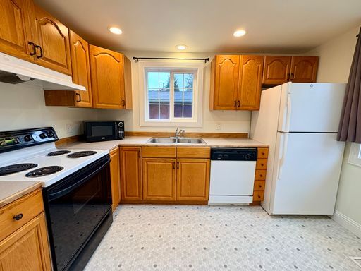 Foto del edificio - Charming and bright 3 bedroom in Haller Lake