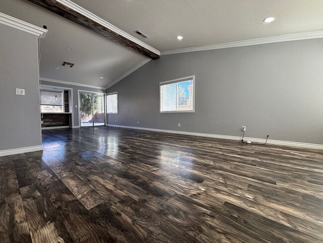 Building Photo - 870 Centaur Ave