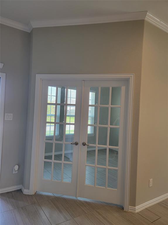 Building Photo - 14242 Medina Dr