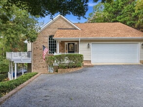 Building Photo - 108 Clay Cir