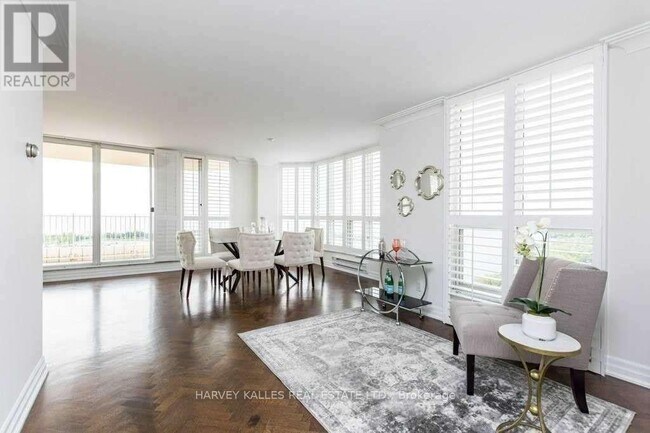 Building Photo - 2285 Lake Shore Blvd W