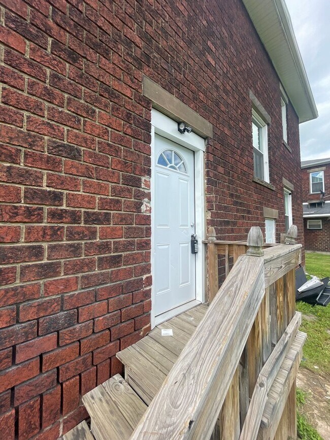 Foto del edificio - 247 Cedar Ave
