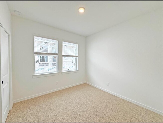 Foto del edificio - 2213 Via Laura Ln