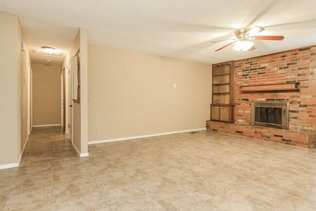 Building Photo - 1074 Dover Mansion