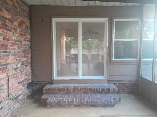 Building Photo - 2616 Kent Dr