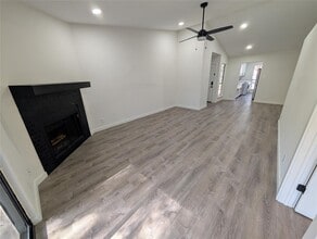 Building Photo - 1601 Faro Dr