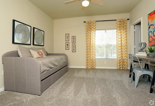 Dormitorio con alfombra - eaves Twin Creeks