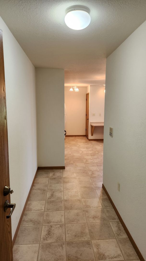 Foto del edificio - 612 W State St