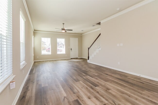 Building Photo - 9845 Crescent Cove Dr