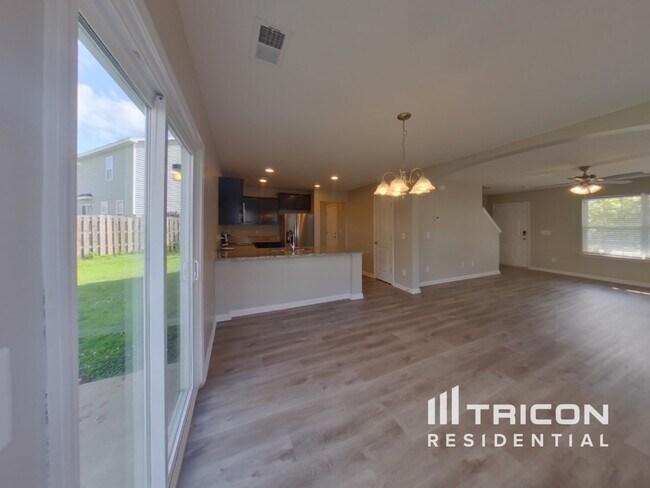 Foto del edificio - 216 Whispering Oak Ln