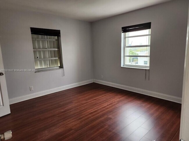 Foto del edificio - 900 NE 18th Ave