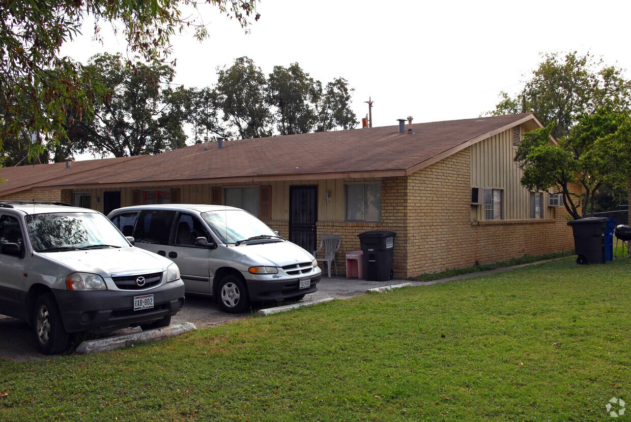 Primary Photo - 2518 Clara Ln