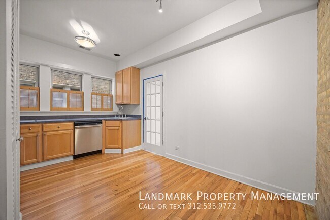 Foto del edificio - 4546 N Albany Ave