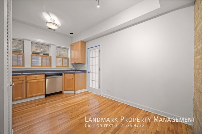 Building Photo - 4546 N Albany Ave