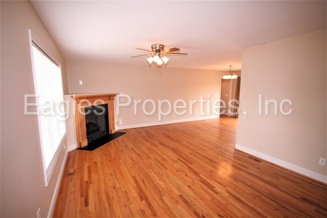 Building Photo - 104 Martha Jeans Pl