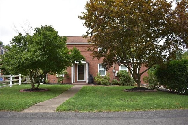 Building Photo - 8987 Eastview Dr