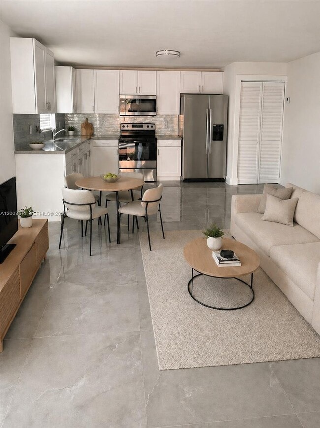 Building Photo - 4281 Riverside Dr